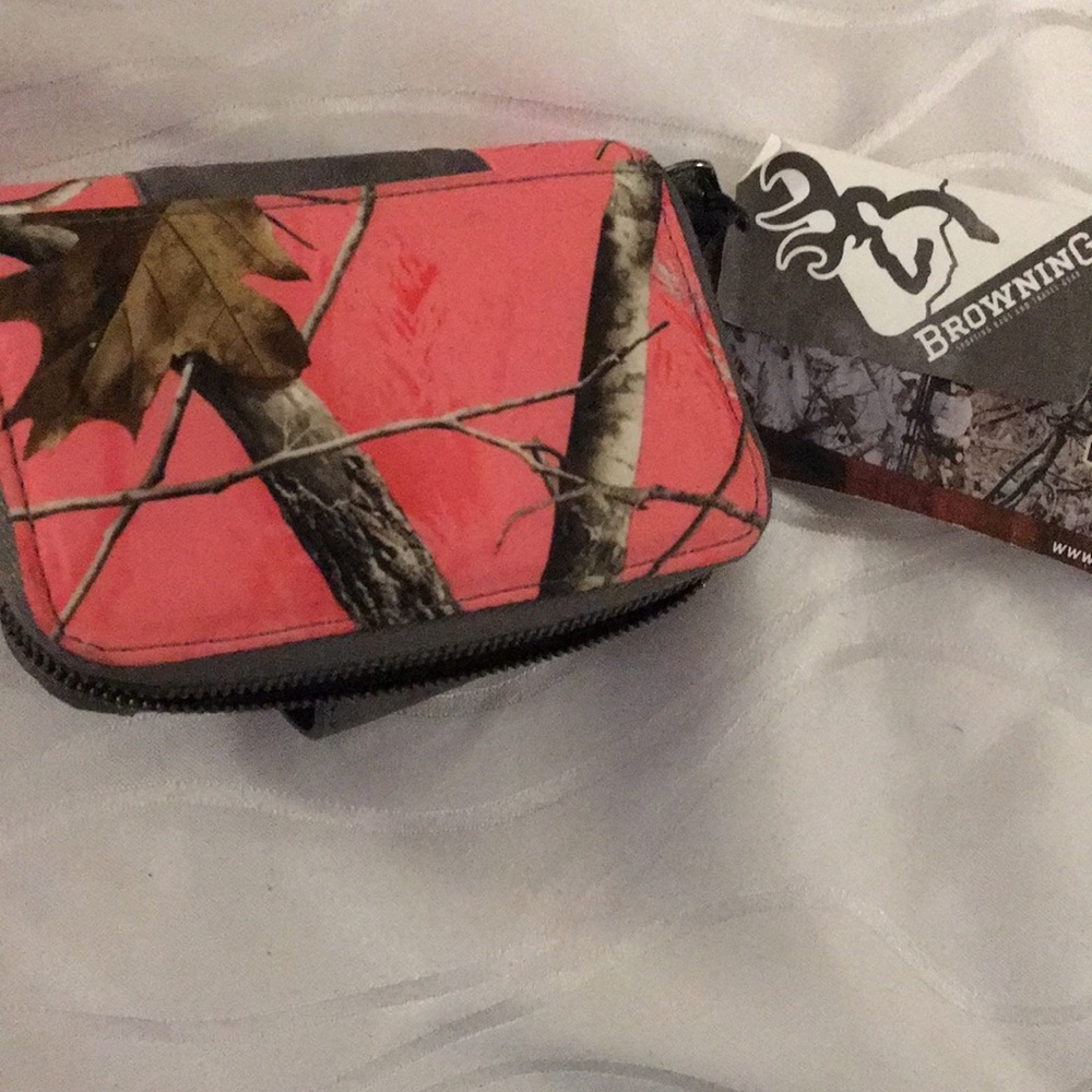 Woman’s Browning Wallet 👛